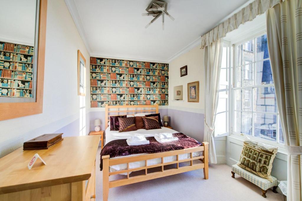 GuestReady - Historic Edinburgh Old Town Apartment, Edinburgh
