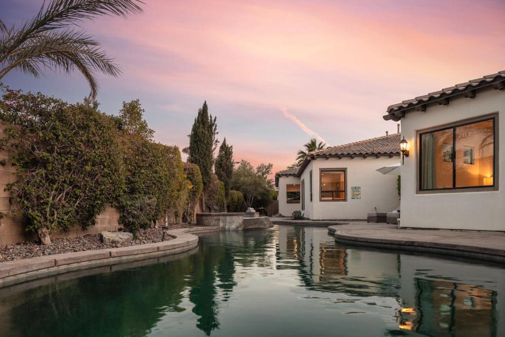 Desert Spring by Fieldtrip 8Bd Resort with Pool Spa Casita, Indio