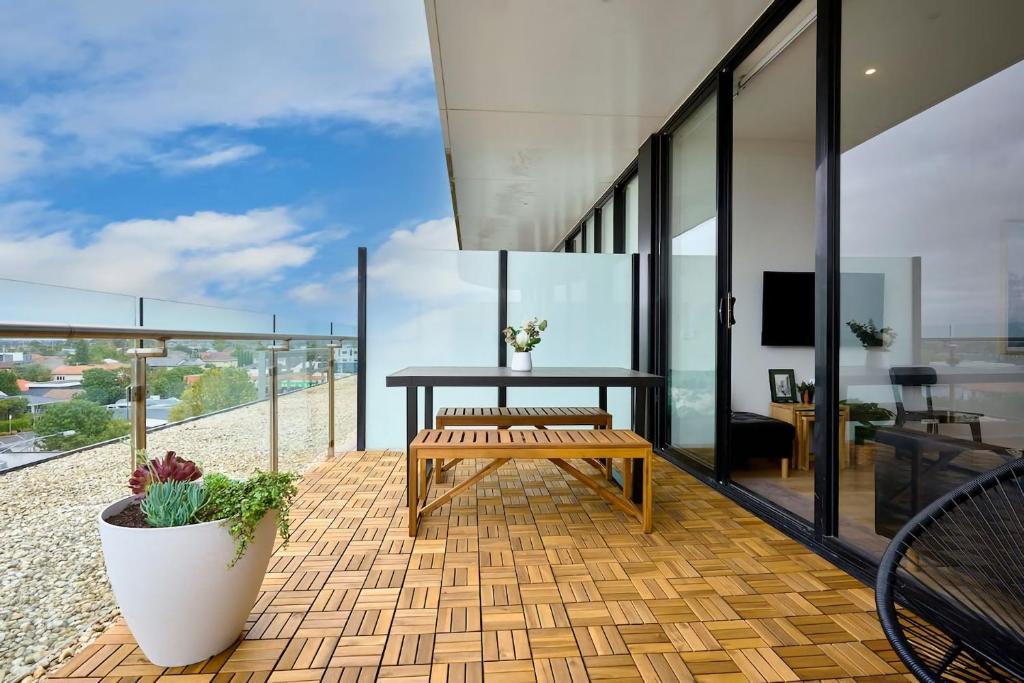 Stylish Urban Retreat Prime Location, Melbourne