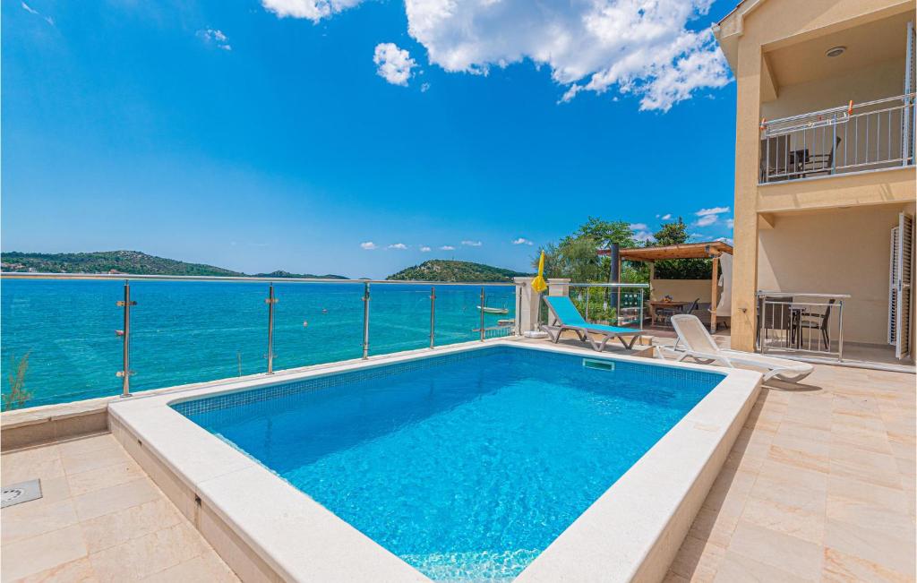 Stunning Home In Zatoglav With Wifi, Ražanj