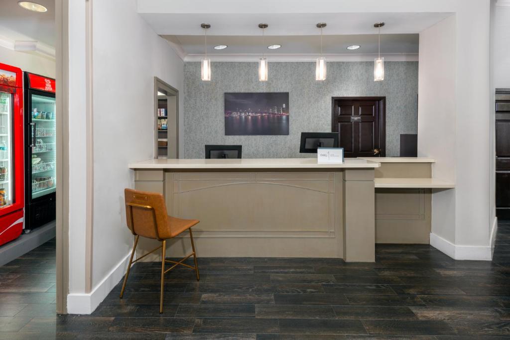 Lobby, Staybridge Suites Miami Doral Area by IHG in Miami (FL)