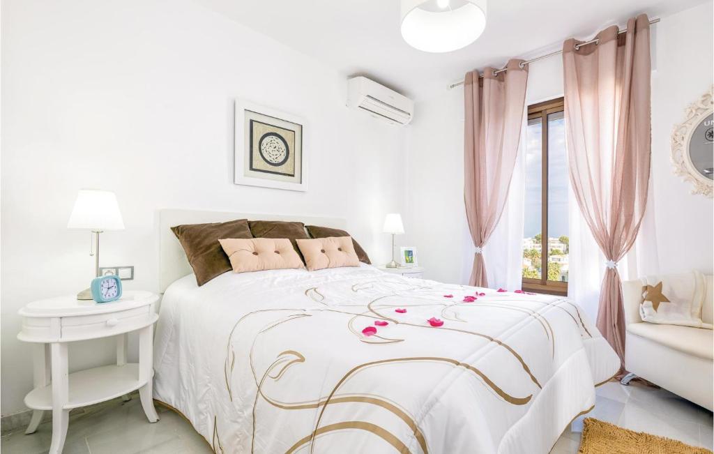 Stunning Apartment In Mijas Costa - 4