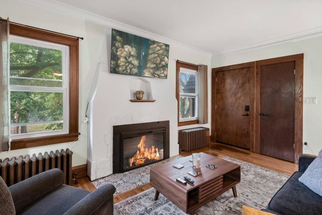 Minneapolis University DT 4 Bed, Garage BBQ, Patio Pets, Minneapolis