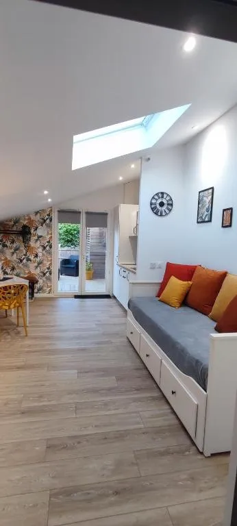 Studio entre forêt et lac，位于桑吉内的酒店