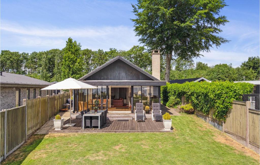 Amazing Home In Sunds With Lake View, Sunds