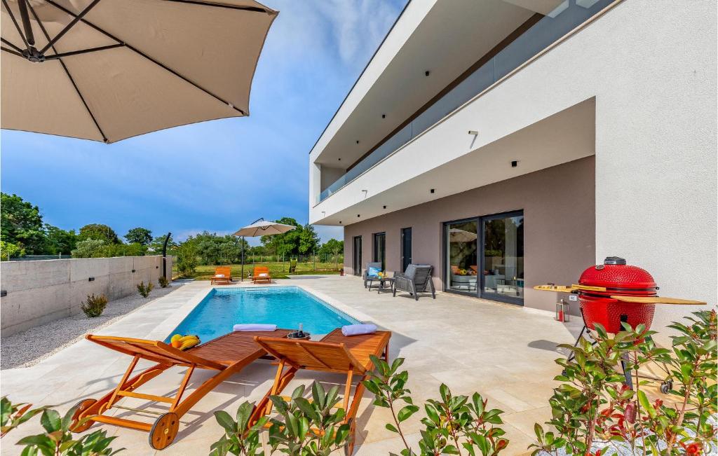 Stunning Home In Fazana With Wifi, Valbandon