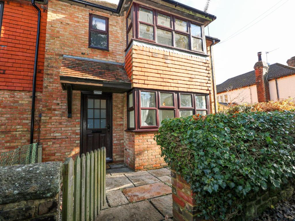 1 Stonewall Cottages, Billingshurst