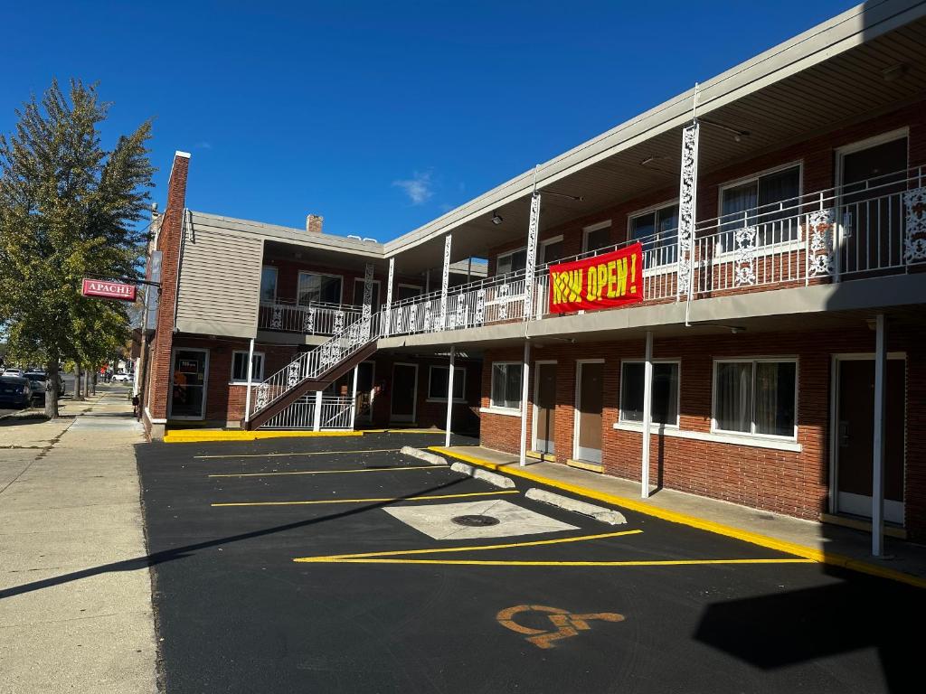Apache Motel, Chicago