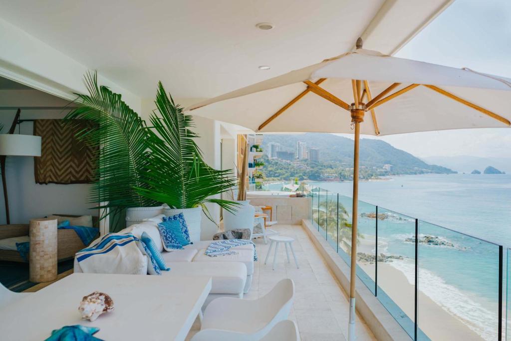 Full Floor Beachfront Luxury Apartment - 5