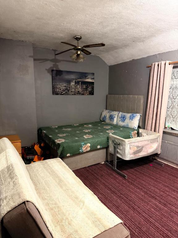 Spacious two bedrooms, Dagenham