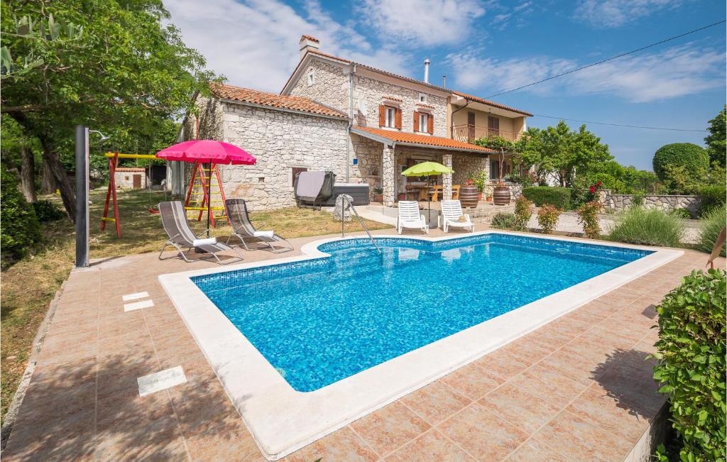 Amazing Home In Erzisce With Jacuzzi, Nedeščina