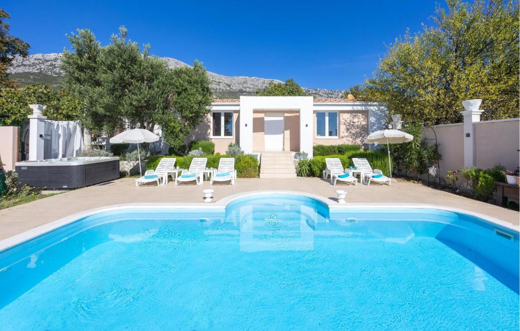 Nice Home In Kastel Sucurac With Wifi, Kaštela