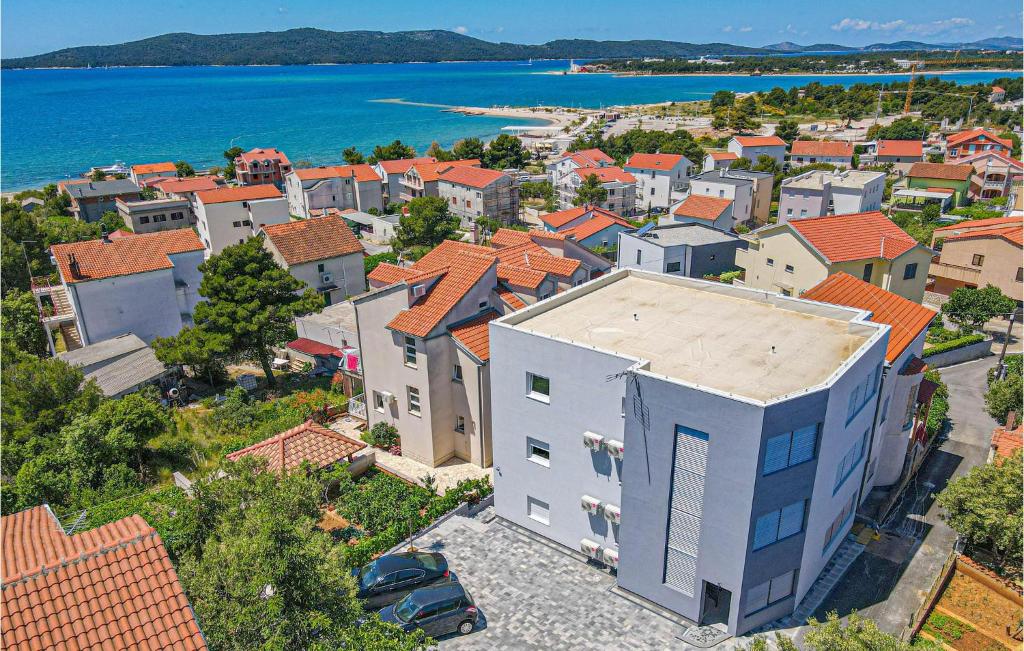 Cozy Apartment In Brodarica With Wifi 전경