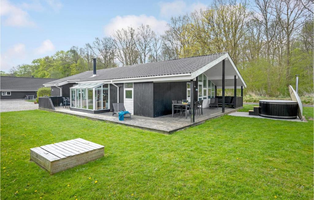 Amazing Home In Juelsminde With Sauna, Sønderby
