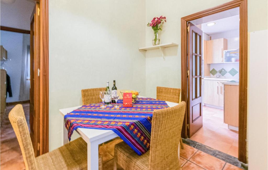 2 Bedroom Amazing Apartment In Cordoba - 4