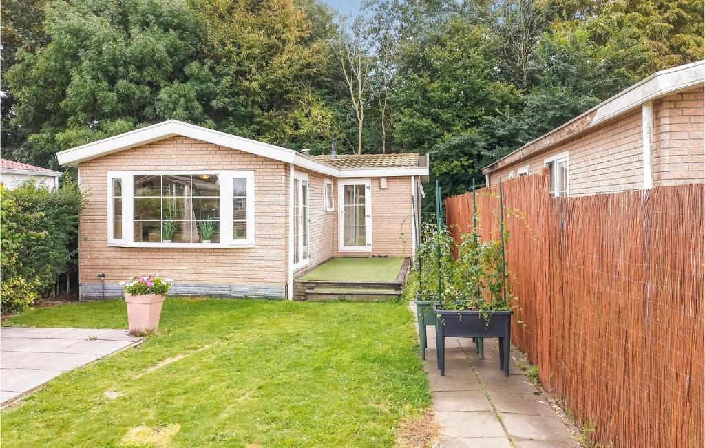 Nice Home In Heinkenszand With Wifi, heinkenszand