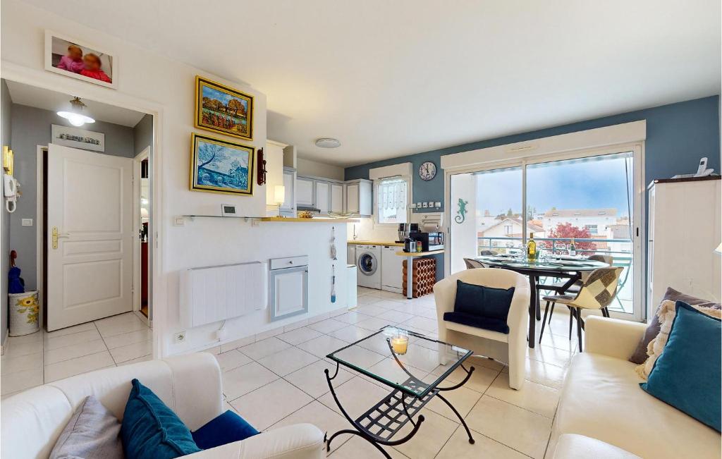 1 Bedroom Stunning Apartment In Royan - 4