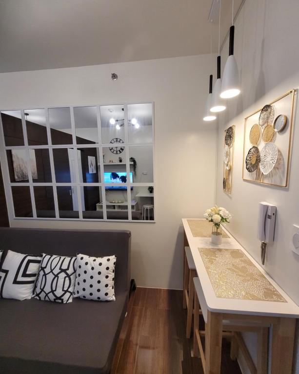 Air Residences - Balcony Pool View near Airport - 1721, Manila