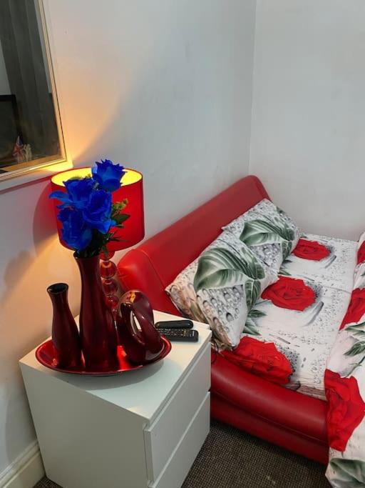 Three double Bedrooms with share bathroom at La Belle Meuniere Leicester, Leicester