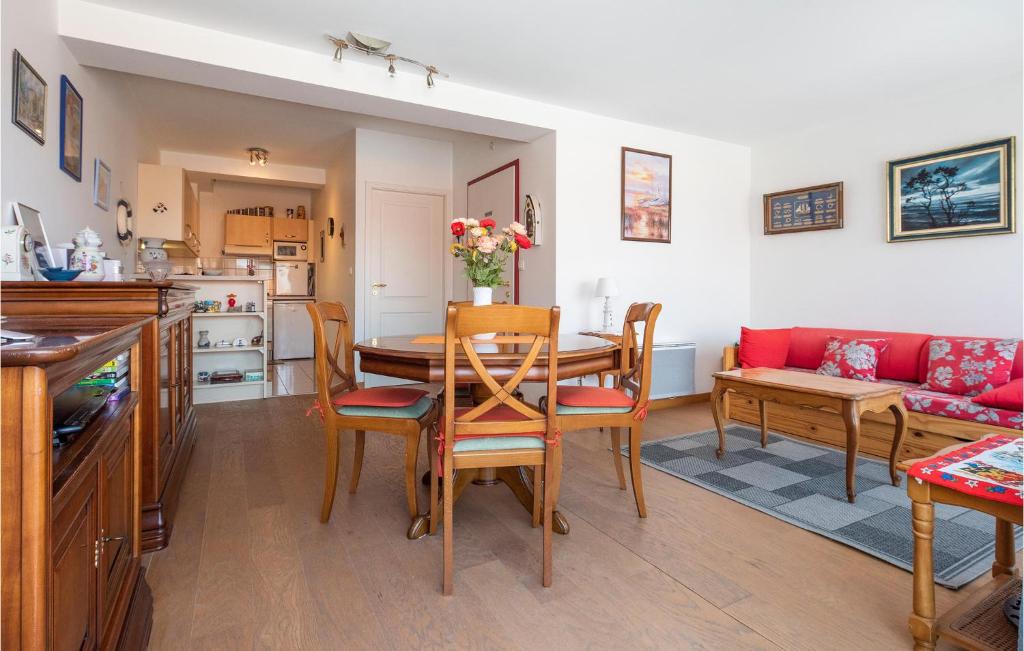 Awesome Apartment In Royan With Wifi - 4