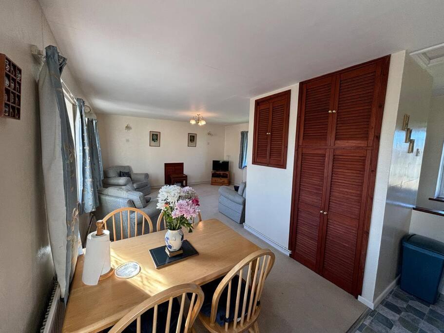 Upside Down Cottage, Meare