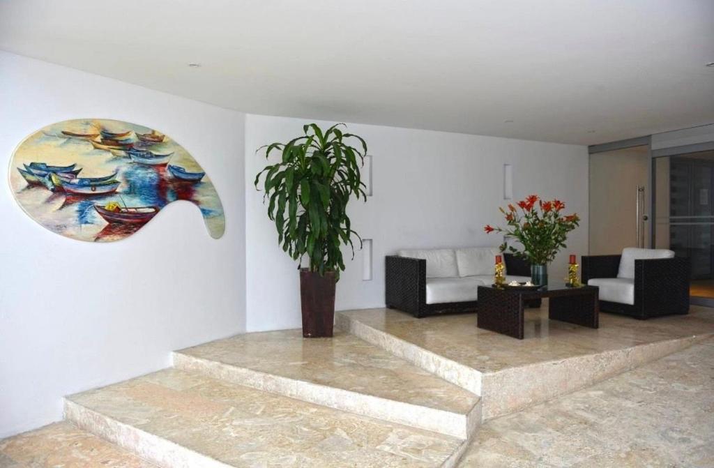 Amplios Aptos de Lujo Frente a la Playa a 5 Minutos del Centro y del Aeropuerto, en Edificio con Piscina, Jacuzzi, Sauna, Gimnasio, Turco y Seguridad las 24 hs. - 4