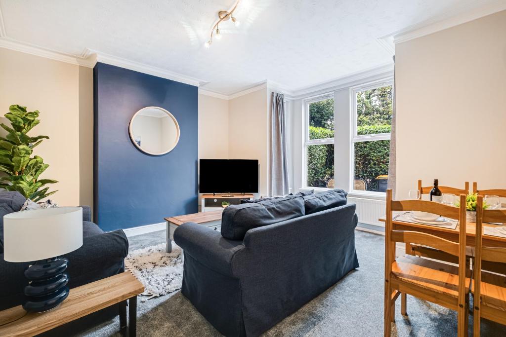 Modern and Comfortable 3 bed, Bedford