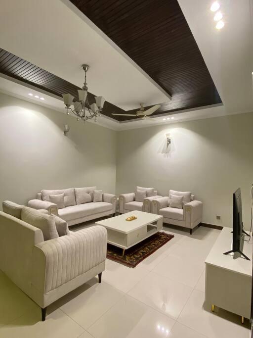 Charming Upper level retreat, Islámábád