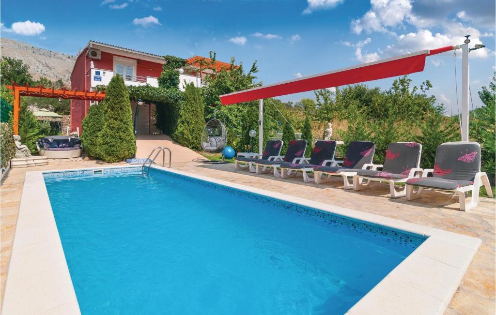 Beautiful Home In Srinjine With Sauna, Srinjine