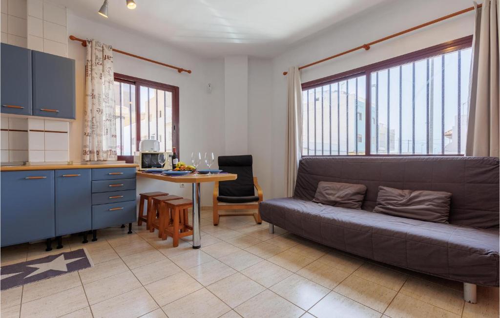 2 Bedroom Cozy Apartment In Puerto Del Rosario - 4