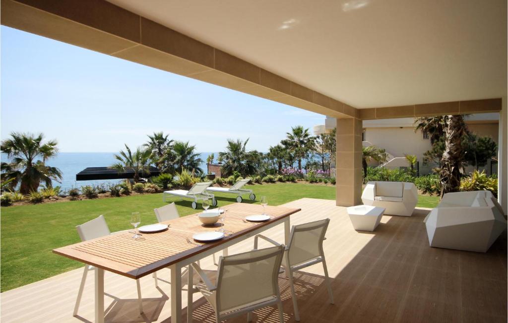 Amazing Apartment In Estepona With Heated Swimming Pool - 3
