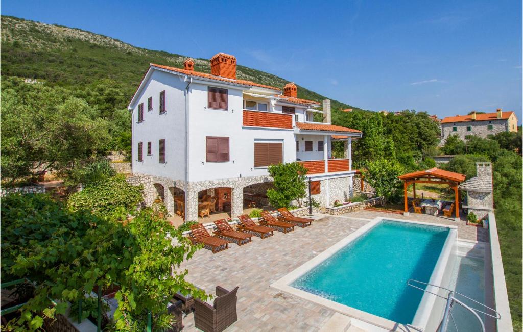 Studio Apartment In Labin, Ravni