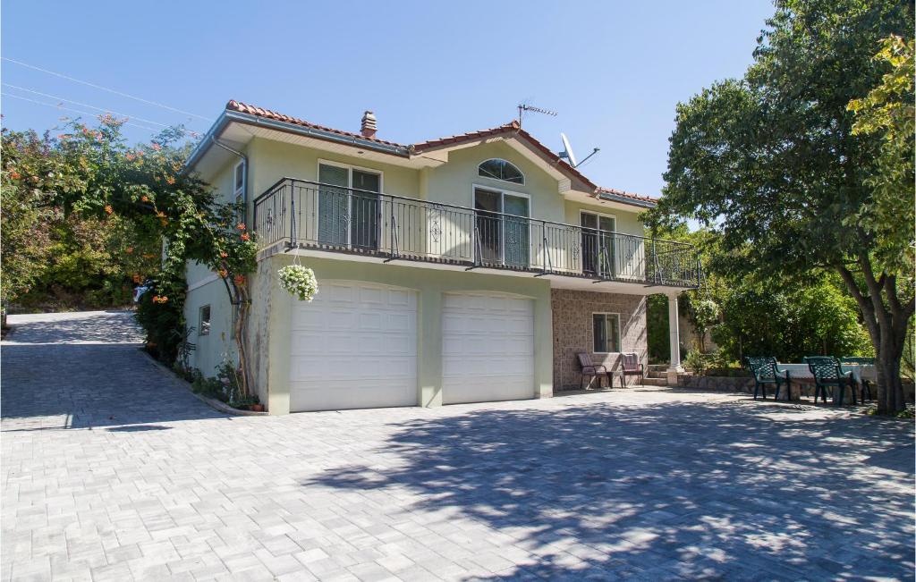 Gorgeous Apartment In Kucice With Wifi, Kučiće