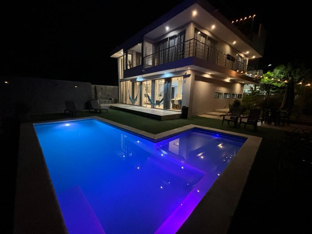 LaCelia SantaVeronica, Santa Veronica