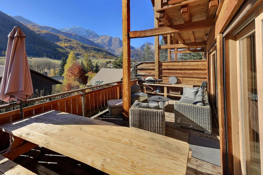 Serrechevalierholidays Chalet Vue&Cheminée, jardin et soleil 20 personnes - 2