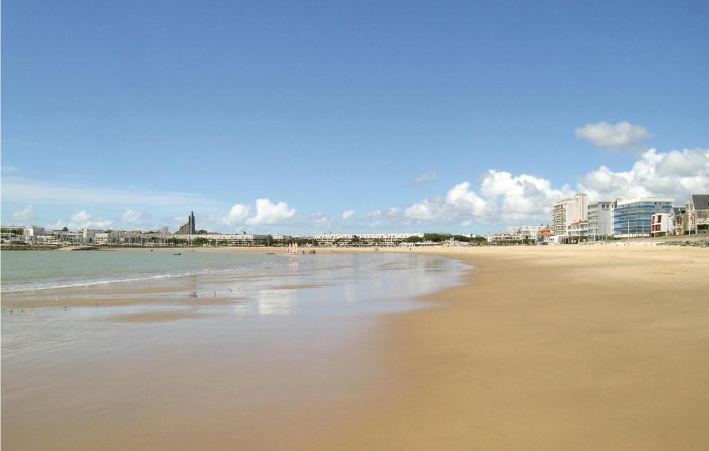 Awesome Apartment In Royan With Wifi - 2
