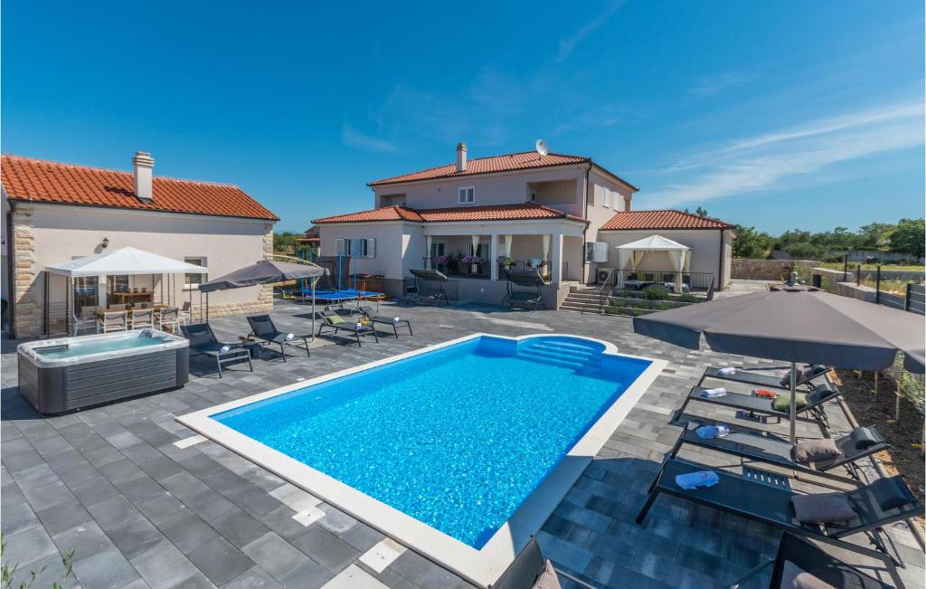 Amazing Home In Sukosan With Wifi, Sukošan