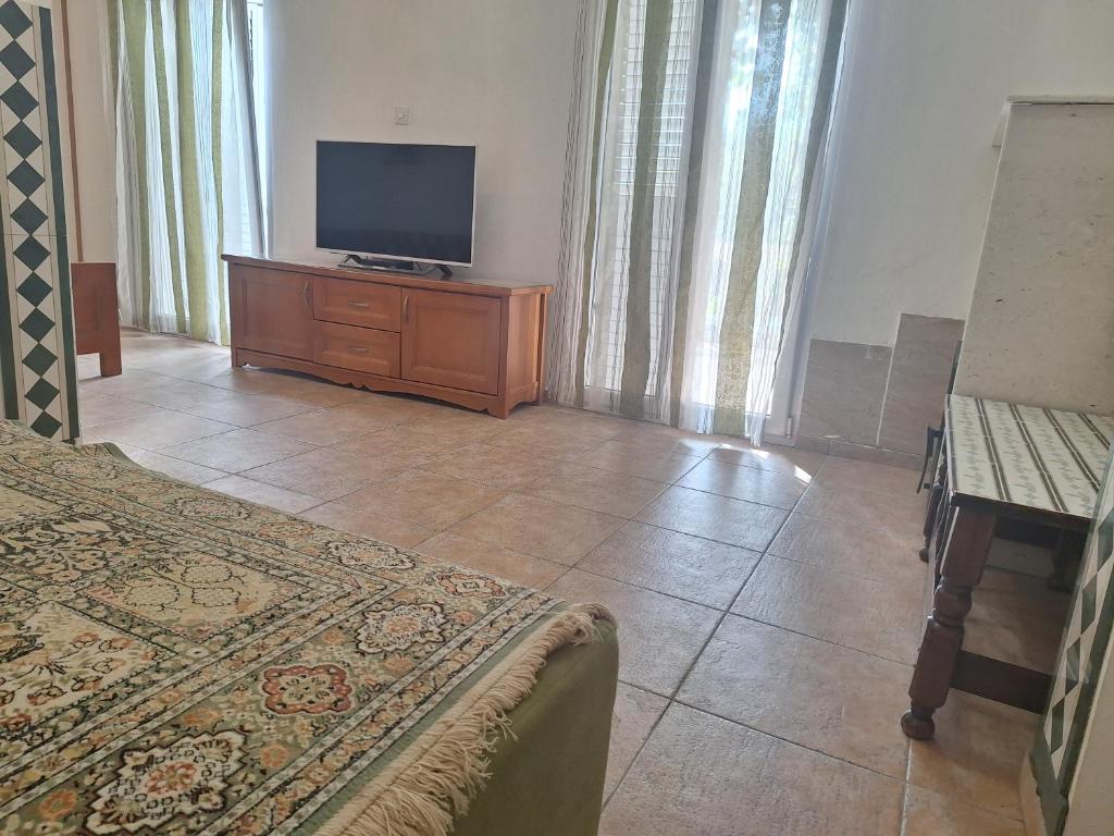 Apartment at villa with pool - 3