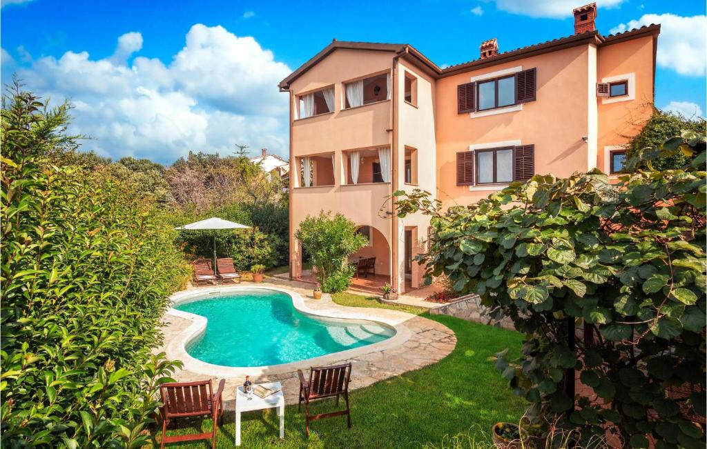 Cozy Apartment In Pula With Wifi, Pula