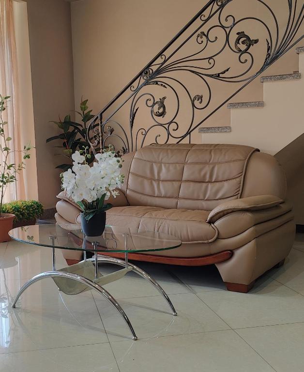 Shared lounge/TV area