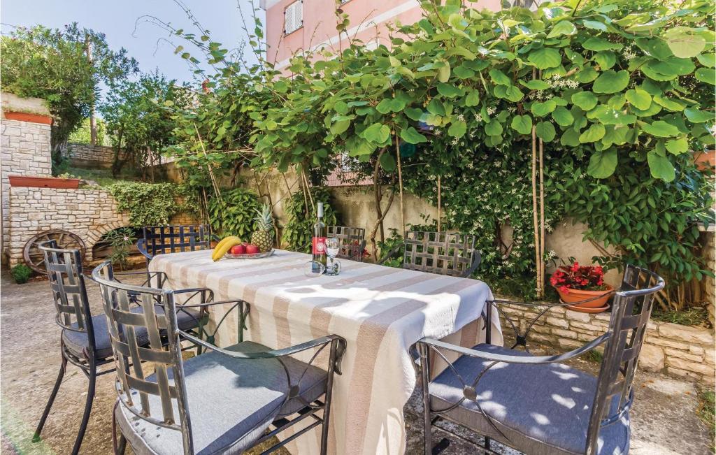 Stunning Apartment In Pula With Wifi, Pula