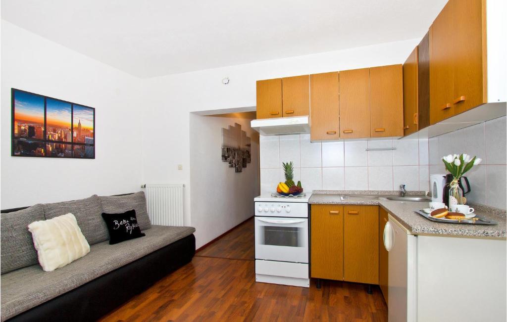 5 Bedroom Lovely Home In Trogir 전경