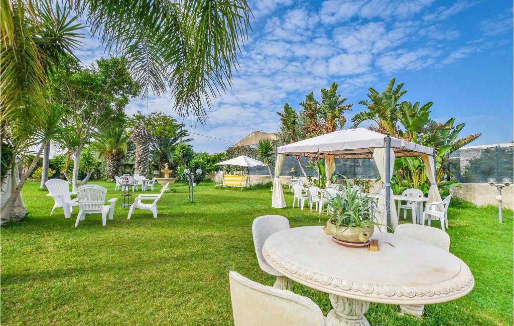 Stunning Apartment In Siracusa With Swimming Pool - 5