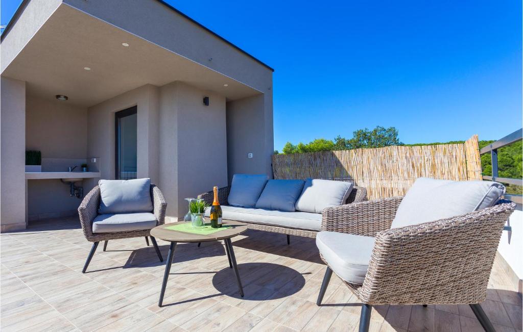Four-Bedroom Holiday Home In Premantura 전경
