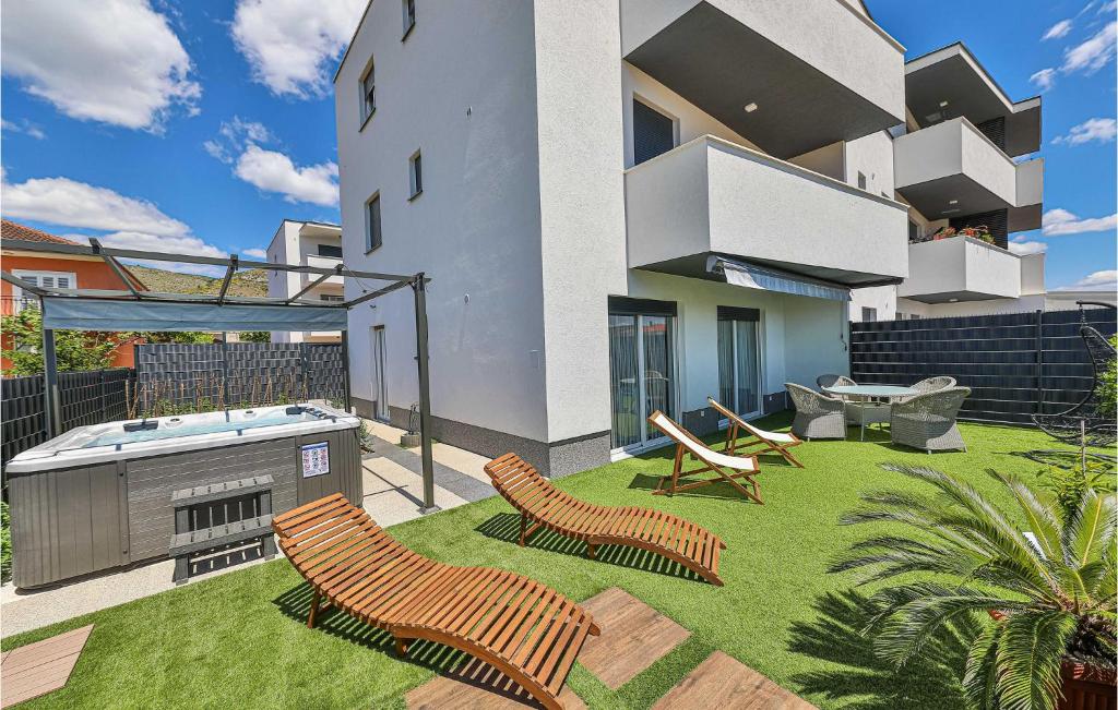 Awesome Apartment In Seget Donji, Trogir