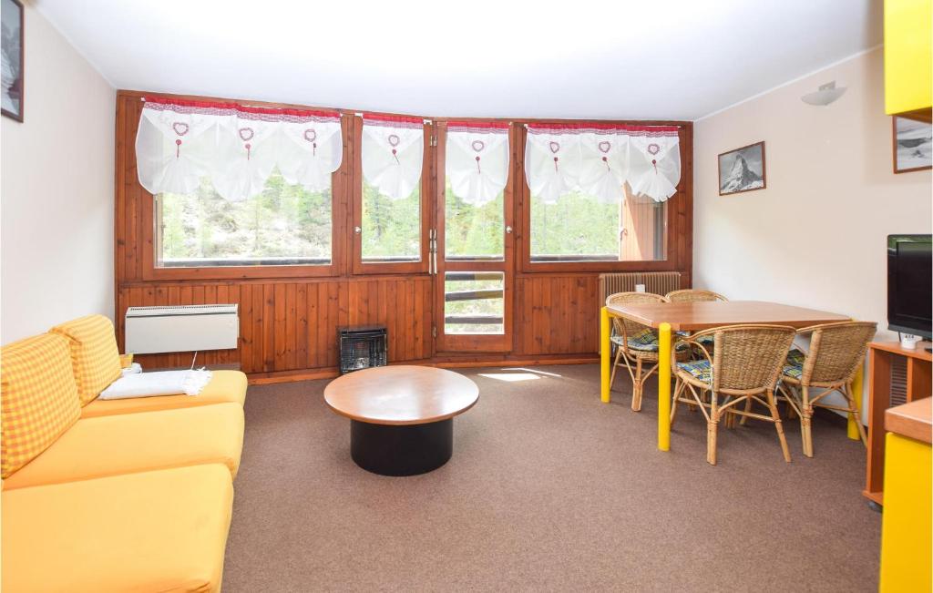 Gorgeous Apartment In Breuil-Cervinia With Wifi - 2