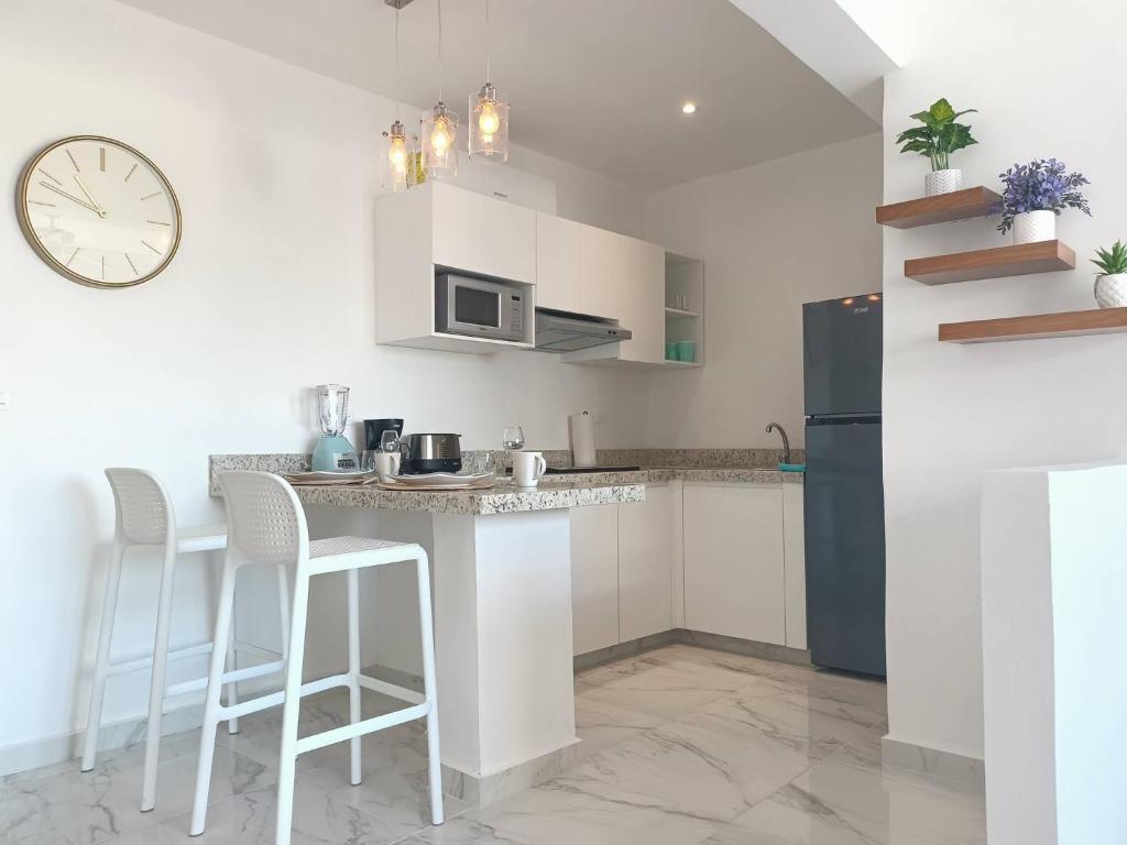 Beautiful Studio Very Close To The Beach and 5th Avenue - 1