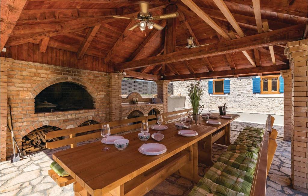 Gorgeous Home In Bibici With Sauna 전경