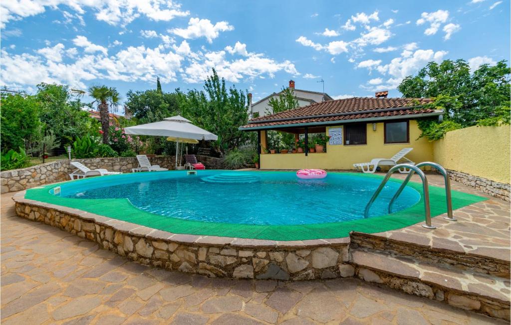 Lovely Apartment In Porec With Wifi, Poreč