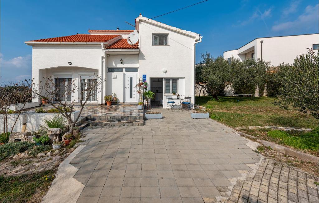 Stunning Apartment In Vrsi With Wifi, Vrsi